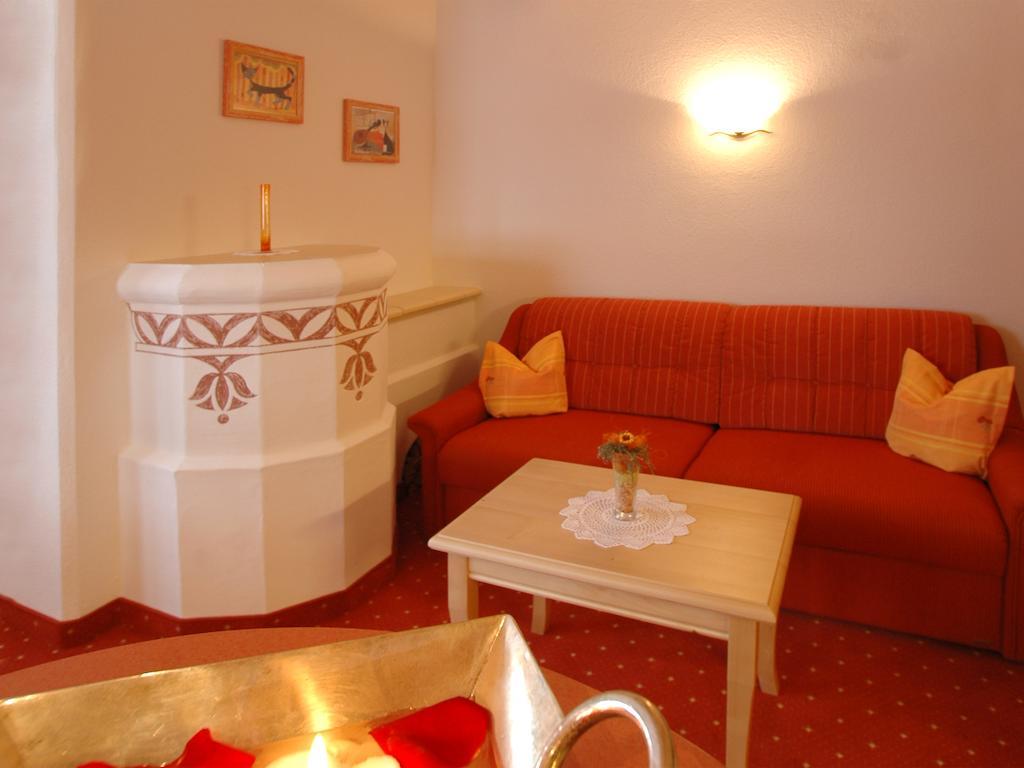 Hotel Garni Romantika Serfaus Pokoj fotografie